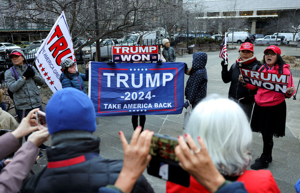 An ninh thắt chặt quanh tòa án hình sự đang xem xét truy tố ông Trump - Ảnh 2.