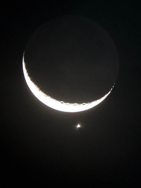 Thú vị khoảnh khắc Mặt trăng giao hội sao Kim - Ảnh 2.