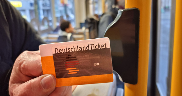 Đức: Phát hành thẻ giao thông 49 euro/tháng đi lại trên cả nước - Ảnh 1.