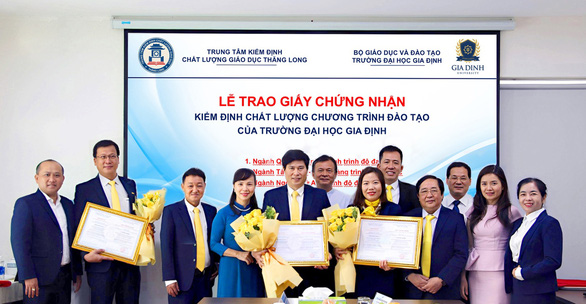 GDU vừa nhận Giấy chứng nhận kiểm định chất lượng chương trình chất lượng đào tạo 3 ngành. Ảnh: Mỹ Ngọc