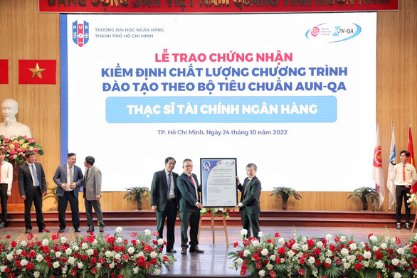 Chương trình thạc sĩ Tài chính - Ngân hàng một trong 6 chương trình đào tạo của HUB được kiểm định theo bộ tiêu chuẩn AUN-QA