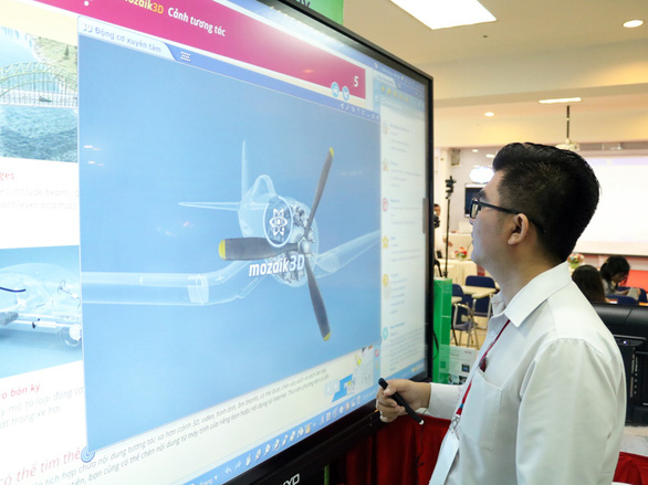 Phần mềm dạy nghề bằng 3D tích hợp trong màn hình của LogicBUY được giới thiệu tại sự kiện chợ công nghệ giáo dục - Ảnh: TRỌNG NHÂN