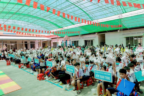 CapitaLand Development hỗ trợ dụng cụ học tập cho 1.400 học sinh - Ảnh 1. CapitaLand Development hỗ trợ dụng cụ học tập cho 1.400 học sinh - Ảnh 1.