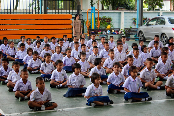 Thủ đô của Thái Lan nới lỏng quy định đồng phục, kiểu tóc cho học sinh - Ảnh 1.