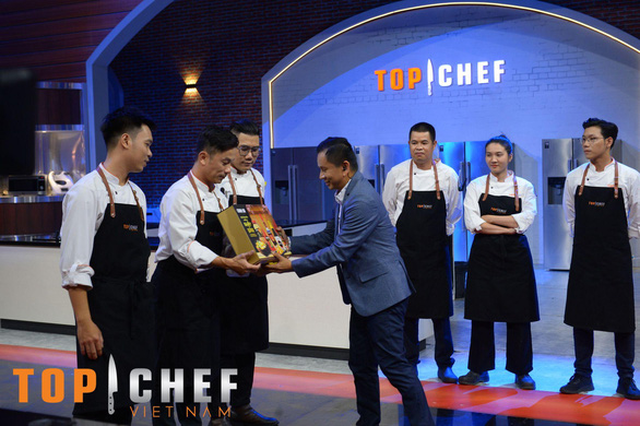 Top Chef Việt Nam tập 7: Quỳnh Anh Shyn thưởng thức đại tiệc lẩu 3 miền - Ảnh 5.