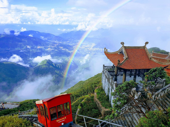 Đến với đỉnh Fansipan trong mùa vàng đẹp nhất trong năm để hoà mình cùng thiên nhiên, đất trời