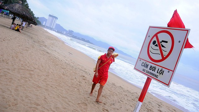 Nha Trang: người lo lắng, kẻ thờ ơ chống bão - Ảnh 5.