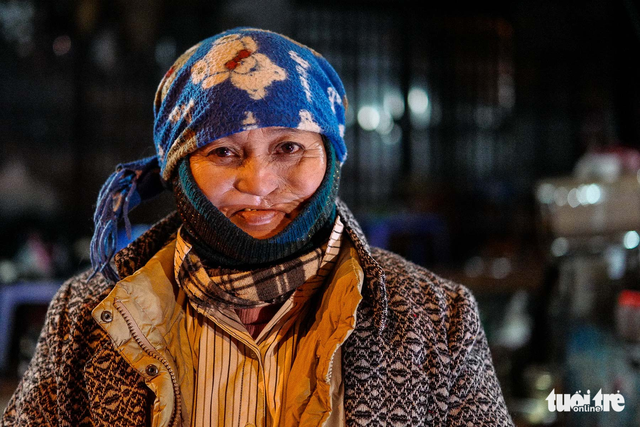 Người vô gia cư co ro giữa đêm đông Hà Nội - Ảnh 14.