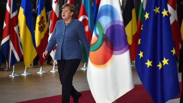 Bà Merkel chạy đua  lập chính phủ - Ảnh 1.