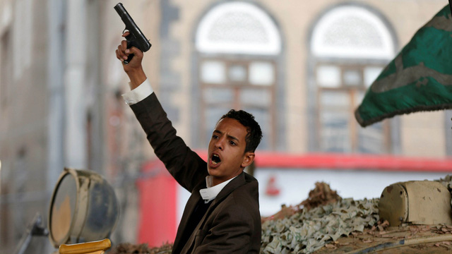 Cựu tổng thống Yemen bị sát hại, súng nổ khắp nơi - Ảnh 1.