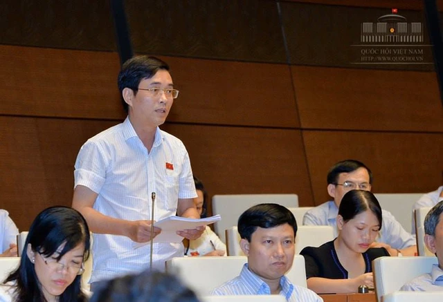 Tăng trưởng thật kỳ lạ: Thấp cao đều đột ngột - Ảnh 2. Tăng trưởng thật kỳ lạ: Thấp cao đều đột ngột - Ảnh 2.