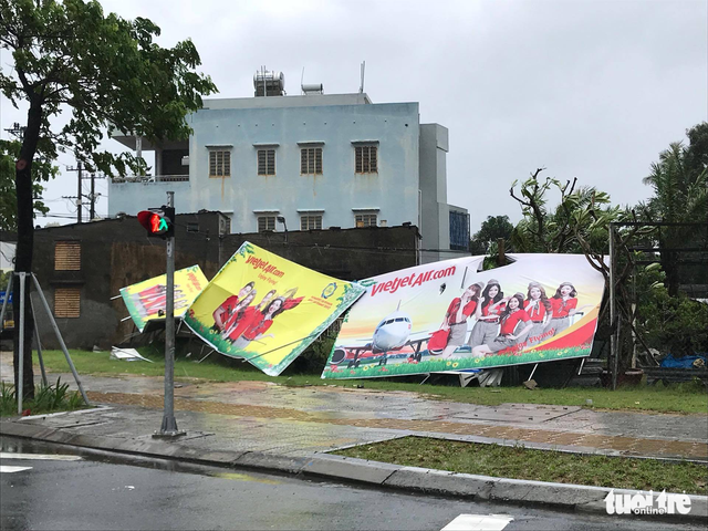 Bão mạnh khủng khiếp: Người mất tích, đèo sạt lở, đường sắt gián đoạn - Ảnh 2.