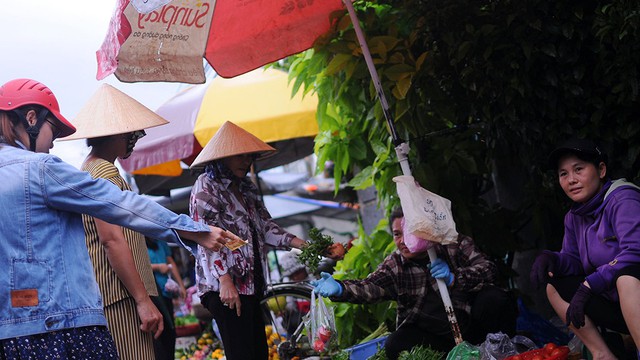 Nha Trang: người lo lắng, kẻ thờ ơ chống bão - Ảnh 15.