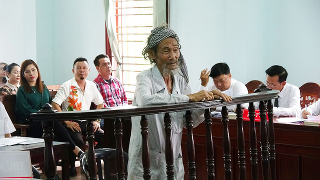 Diễn biến bất ngờ vụ án các con đòi bỏ tù cha 84 tuổi - Ảnh 1. Diễn biến bất ngờ vụ án các con đòi bỏ tù cha 84 tuổi - Ảnh 1.