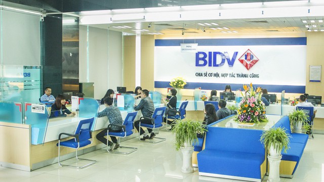 Người bỗng dưng có tài khoản giao dịch 27,5 tỉ rút đơn kiện - Ảnh 1.