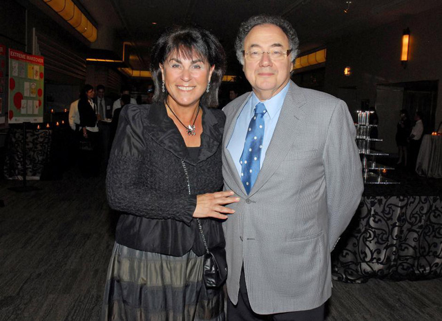 Vợ chồng tỉ phủ Canada Barry Sherman.  Ảnh: Reuters