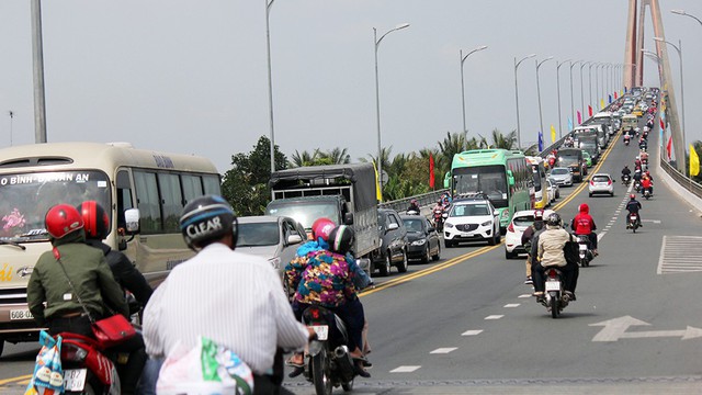 Không có chuyện tạm ngưng cho xe qua cầu Rạch Miễu - Ảnh 1.