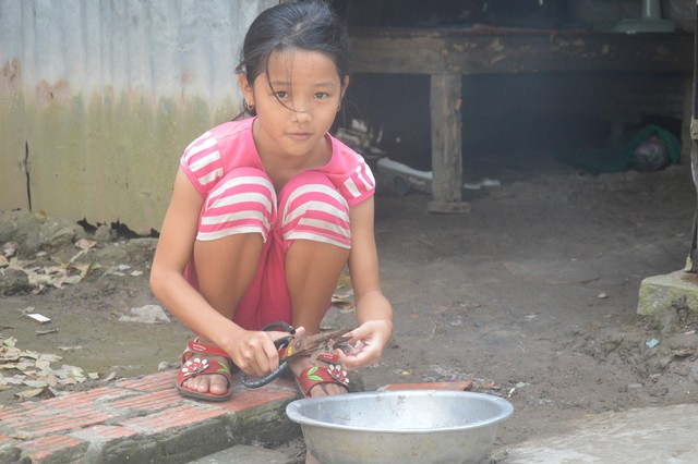 Tuổi thơ một buổi bán cá một buổi đến trường - Ảnh 3.
