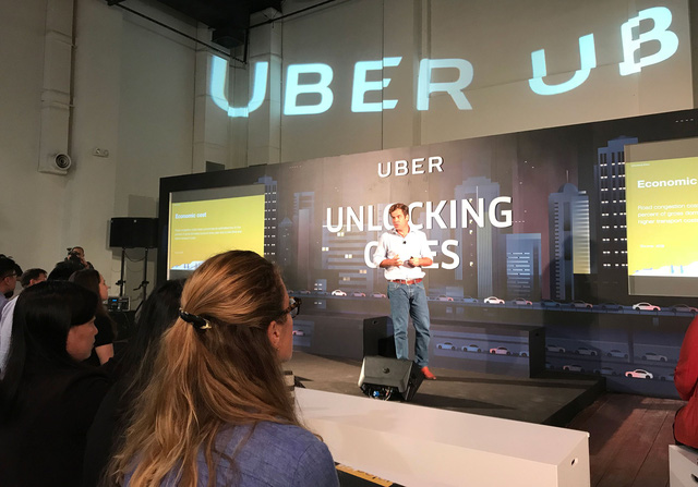 Uber muốn hợp tác với các công ty taxi Việt Nam - Ảnh 1.
