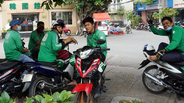 Grab và Uber cuối cùng đã chịu nộp thuế - Ảnh 1.