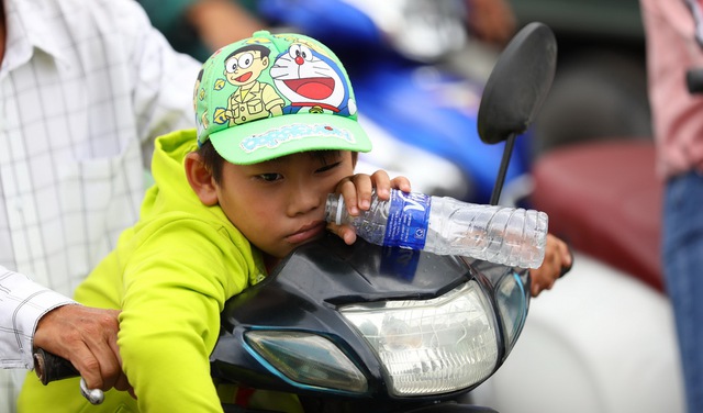 Cầu Xếp Bà Lý sửa chữa, tài xế kêu trời vì kẹt xe - Ảnh 5.