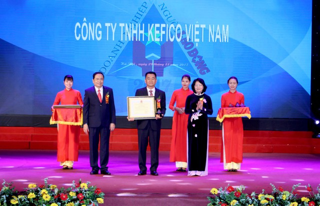 Vinh danh 74 doanh nghiệp vì người lao động năm 2017 - Ảnh 2. Vinh danh 74 doanh nghiệp vì người lao động năm 2017 - Ảnh 2.