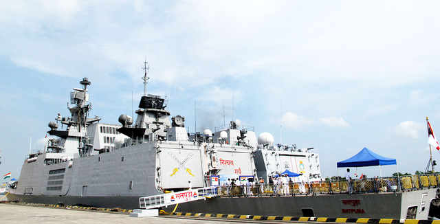 2 tàu hải quân Ấn Độ cập cảng Hải Phòng - Ảnh 2.