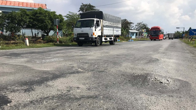 Tuyến tránh BOT Sóc Trăng lô nhô sóng lượn - Ảnh 2. Tuyến tránh BOT Sóc Trăng lô nhô sóng lượn - Ảnh 2.