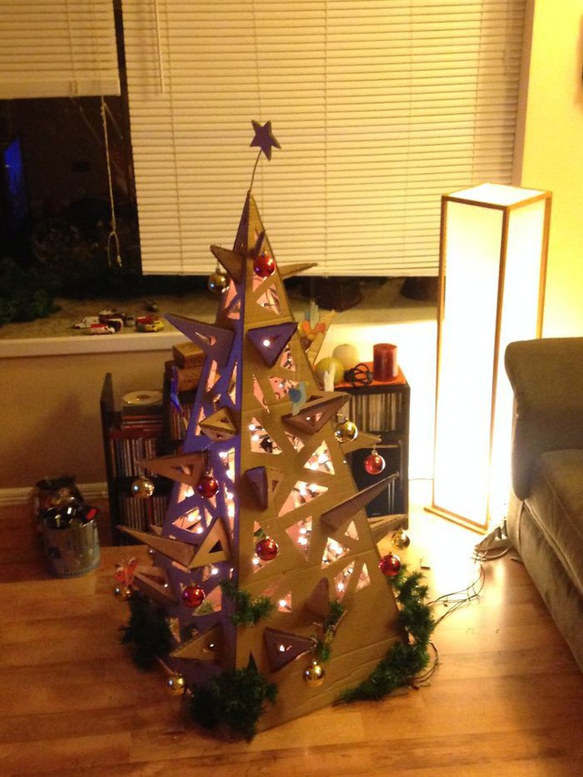 Tự chế cây thông Noel không đụng hàng - Ảnh 3.
