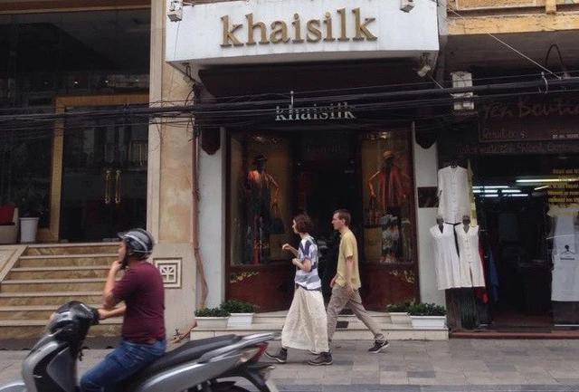 Khaisilk mập mờ bán lụa Trung Quốc: vi phạm pháp luật! - Ảnh 1. Khaisilk mập mờ bán lụa Trung Quốc: vi phạm pháp luật! - Ảnh 1.
