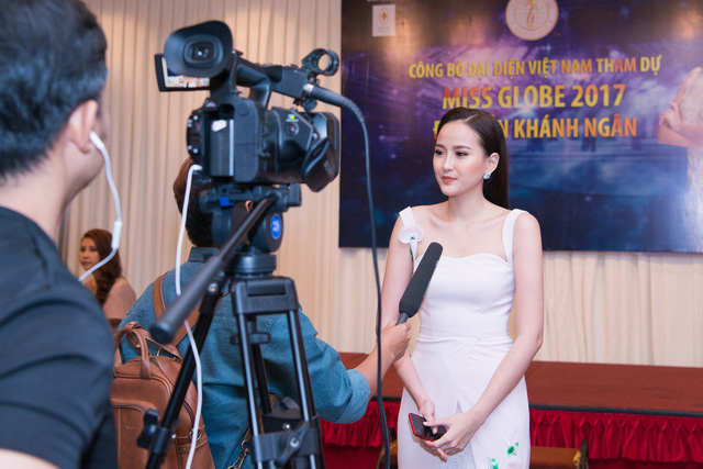 Khánh Ngân lên đường dự Miss Globe 2017 - Ảnh 2.