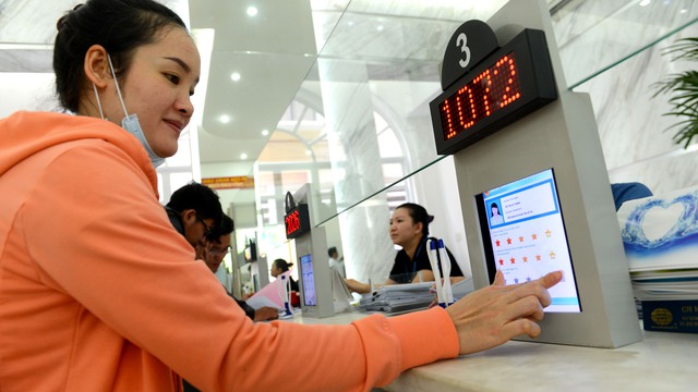Là công chức thì phải chuẩn không cần chỉnh - Ảnh 4. Là công chức thì phải chuẩn không cần chỉnh - Ảnh 4.