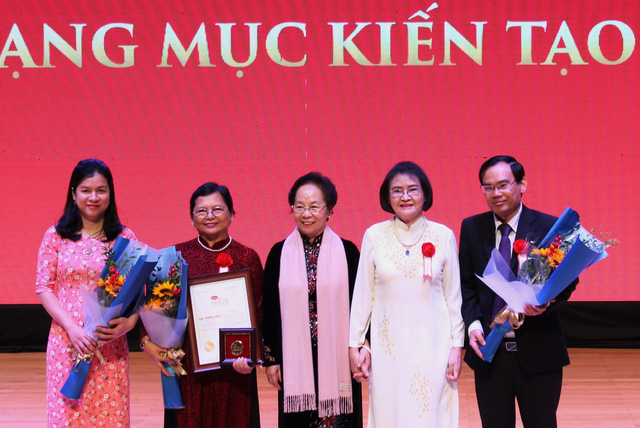 4 cô giáo mầm non Phú Yên nhận giải thưởng Sống đẹp - Ảnh 2.