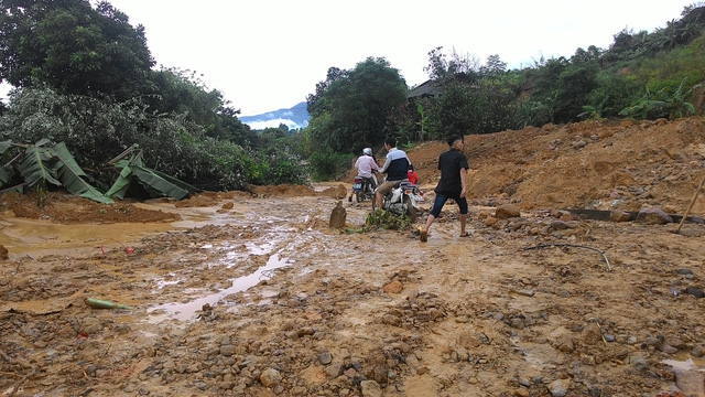 Sơn La: Lũ vẫn chia cắt, cô lập huyện Phù Yên - Ảnh 8.