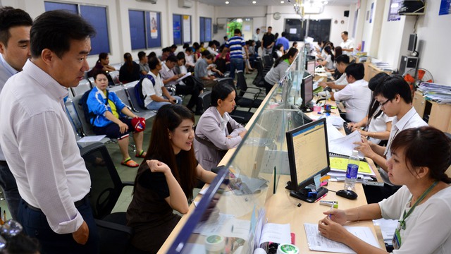 Là công chức thì phải chuẩn không cần chỉnh - Ảnh 1. Là công chức thì phải chuẩn không cần chỉnh - Ảnh 1.