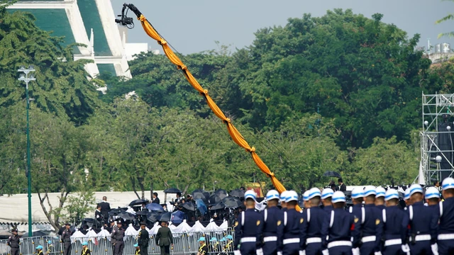 Quy chuẩn Hoàng gia cho phóng viên ở lễ hỏa táng vua Thái - Ảnh 7.