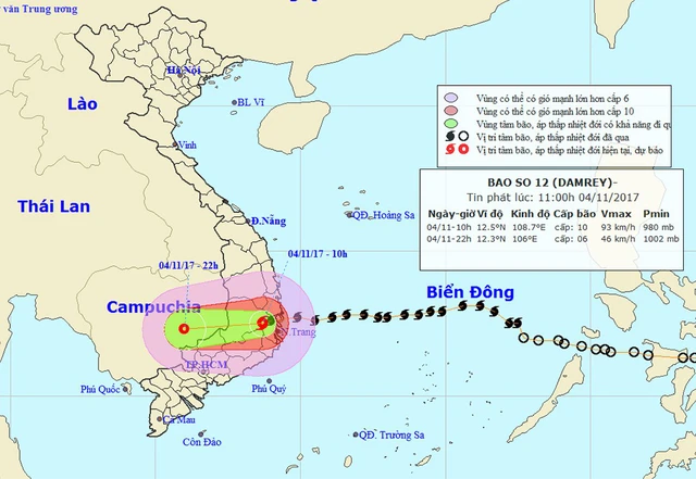 Bão mạnh khủng khiếp: Khánh Hòa, Phú Yên nhà bay nóc, cây đổ đầy đường - Ảnh 1.