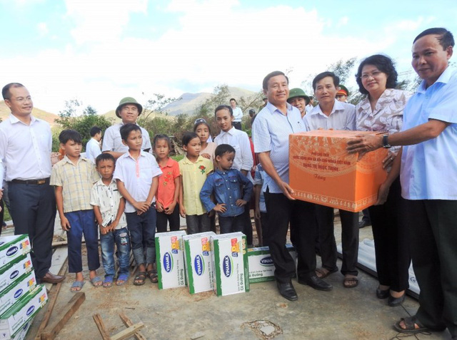 110.000 ly sữa gửi đến trẻ em vùng lũ Hà Tĩnh, Quảng Bình - Ảnh 1.