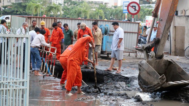 Cúp nước diện rộng ở Sài Gòn trong 2 giờ - Ảnh 1.