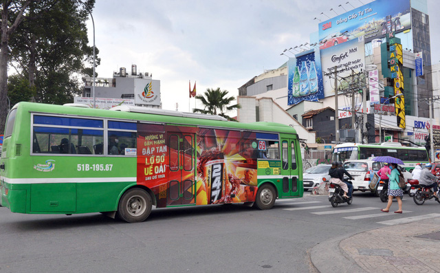 Đấu giá quảng cáo xe buýt được hơn 160 tỉ đồng - Ảnh 1.