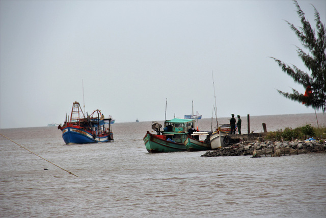 Gió mạnh dần, Kiên Giang sơ tán dân tránh bão Tembin - Ảnh 3.