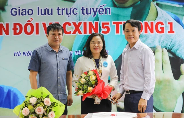 Chuyển đổi văcxin 5 trong 1, có đủ văcxin và an toàn? - Ảnh 2. Chuyển đổi văcxin 5 trong 1, có đủ văcxin và an toàn? - Ảnh 2.