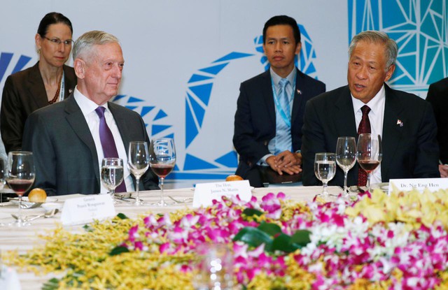 Mỹ, Trung, ASEAN đồng ý sơ bộ về né đụng độ trên không - Ảnh 2. Mỹ, Trung, ASEAN đồng ý sơ bộ về né đụng độ trên không - Ảnh 2.