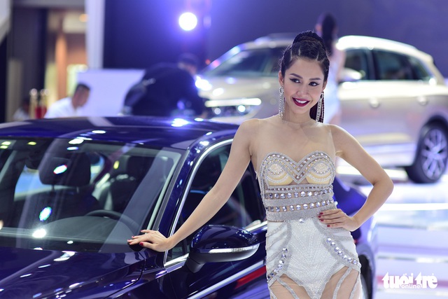 Những người đẹp hâm nóng triển lãm xe Vietnam Motor Show 2018 - Ảnh 14. Những người đẹp hâm nóng triển lãm xe Vietnam Motor Show 2018 - Ảnh 14.
