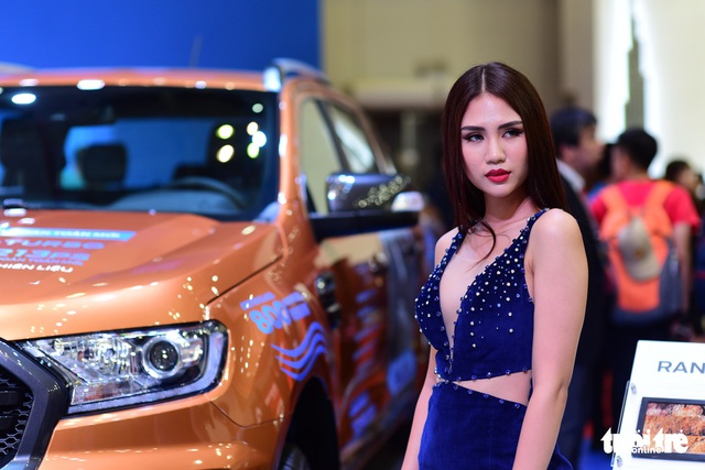 Những người đẹp hâm nóng triển lãm xe Vietnam Motor Show 2018 - Ảnh 7. Những người đẹp hâm nóng triển lãm xe Vietnam Motor Show 2018 - Ảnh 7.
