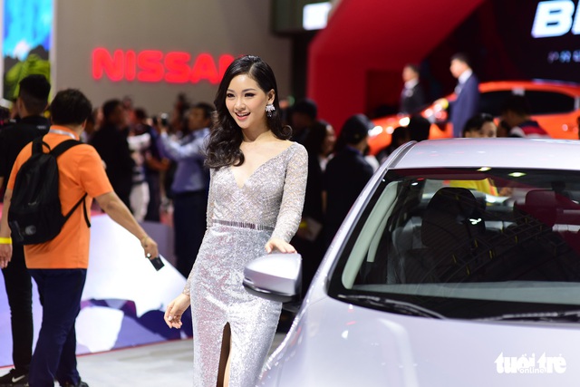 Những người đẹp hâm nóng triển lãm xe Vietnam Motor Show 2018 - Ảnh 6. Những người đẹp hâm nóng triển lãm xe Vietnam Motor Show 2018 - Ảnh 6.