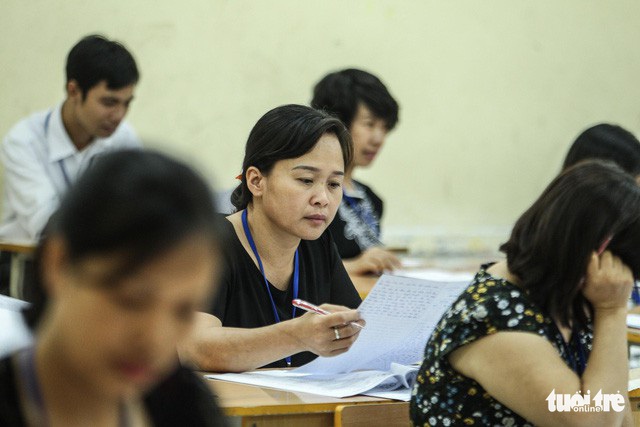 Gần 50% bài thi dưới trung bình, sao tốt nghiệp THPT trên 97%? - Ảnh 1.