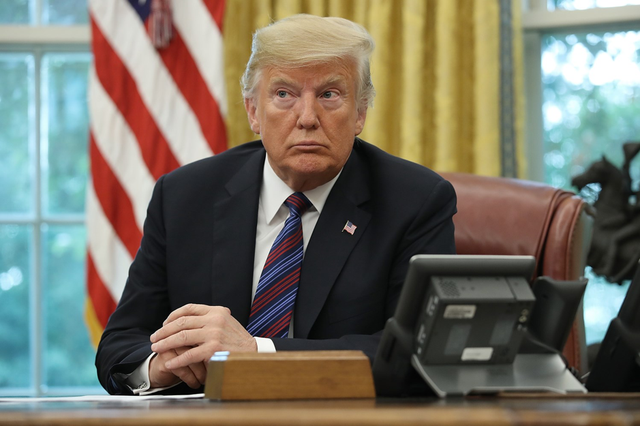 Trung Quốc khuyên ông Trump xài điện thoại Huawei để chống nghe lén - Ảnh 2. Trung Quốc khuyên ông Trump xài điện thoại Huawei để chống nghe lén - Ảnh 2.