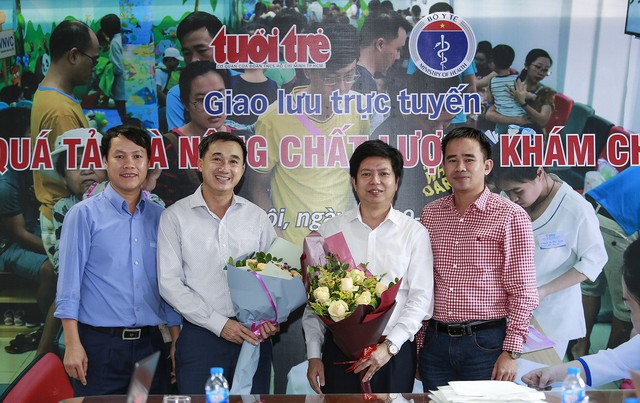 Cách nào giảm quá tải, nâng chất lượng khám chữa bệnh? - Ảnh 2. Cách nào giảm quá tải, nâng chất lượng khám chữa bệnh? - Ảnh 2.