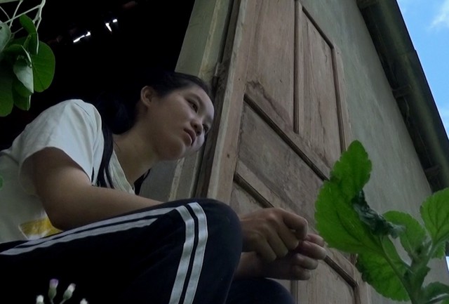 Cô gái Cõng mẹ lên giảng đường đã không còn mẹ - Ảnh 2. Cô gái Cõng mẹ lên giảng đường đã không còn mẹ - Ảnh 2.